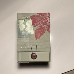 The Body Shop Essential Oil Burner Gift Set